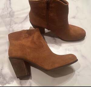 Vince Camuto Holden Perforated Suede Ankle Booties in Brown Size 10M NWT!